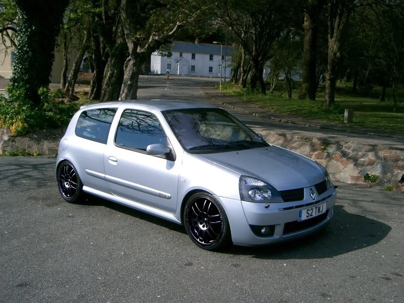 mycliowithblackwheels.webp