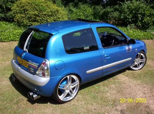 myoptika060705clio1.webp
