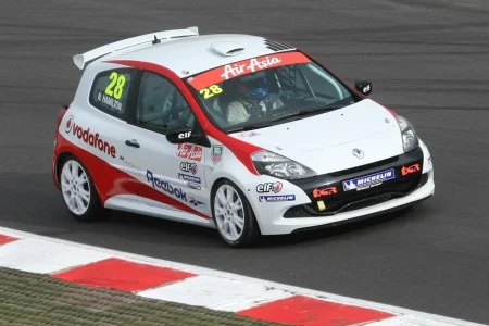 Nicolas-Hamilton-Renault-Clio-Cup-450x300.webp