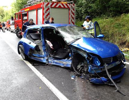 nicooo_1124215742_accident_clio_v6.jpg