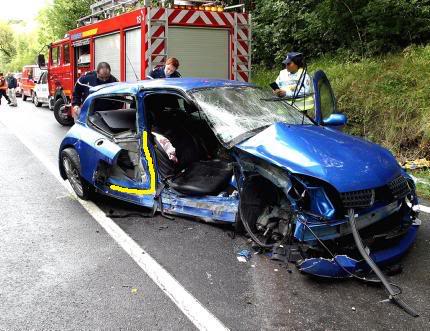 nicooo_1124215742_accident_clio_v6.jpg