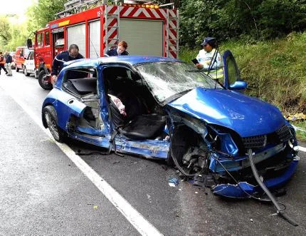 nicooo_1124215742_accident_clio_v6.webp