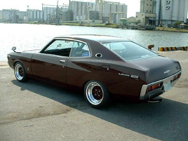 nissan_laurel_black_03_03.jpg