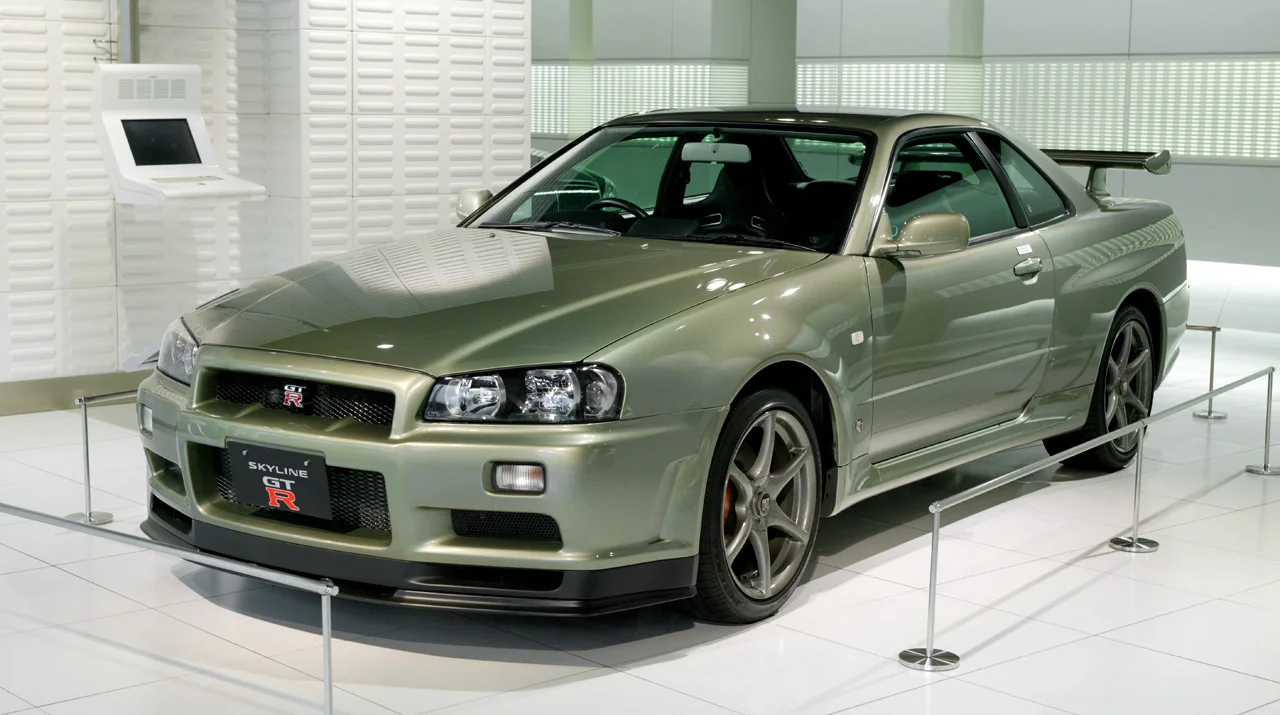 Nissan_Skyline_R34_GT-R_N%C3%BCr_001.webp
