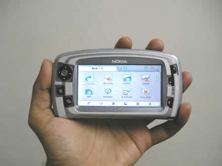 nokia_7710_product_inhand.webp