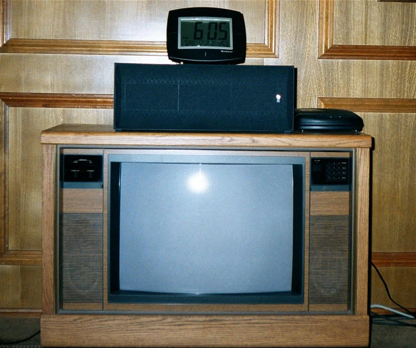 old-tv-full.webp