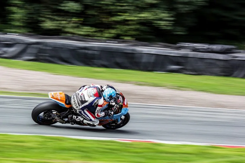 Oulton+Park+-+British+super+bikes-19.webp