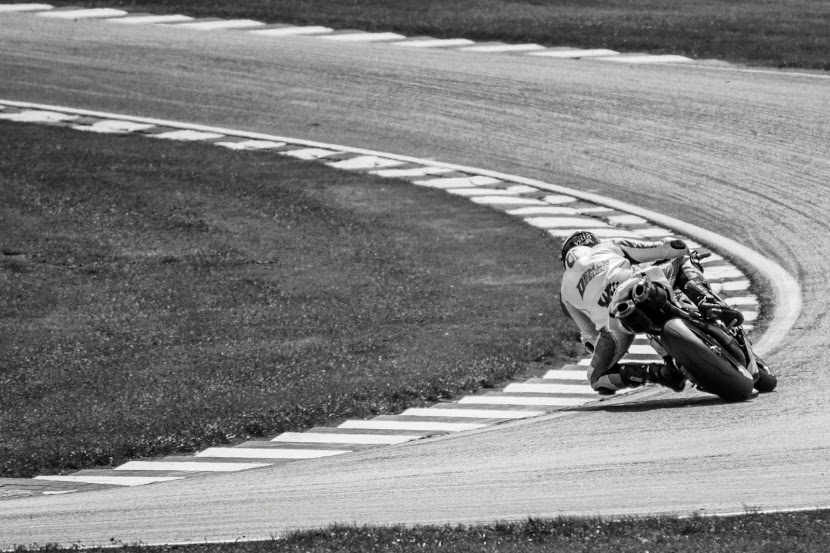 Oulton+Park+-+British+super+bikes-2.jpg