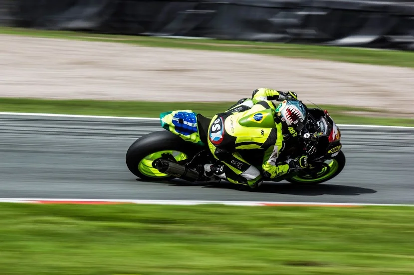 Oulton+Park+-+British+super+bikes-25.webp