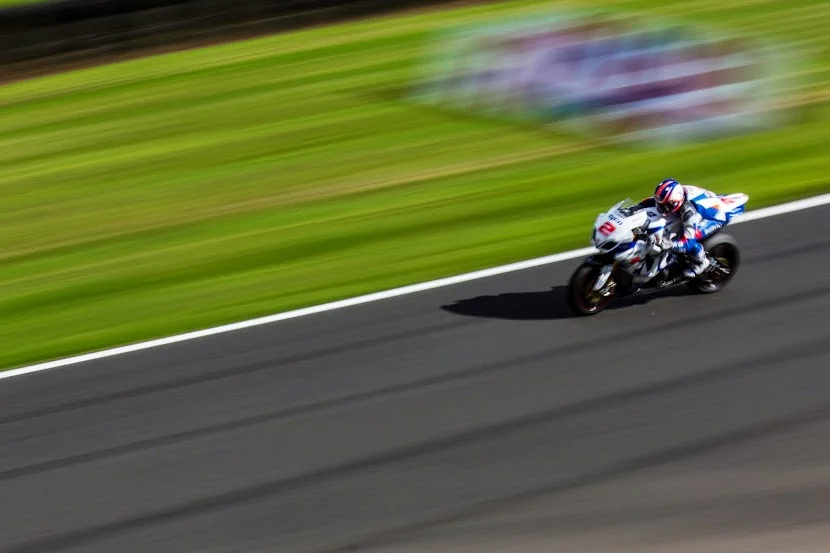 Oulton+Park+-+British+super+bikes-37.webp