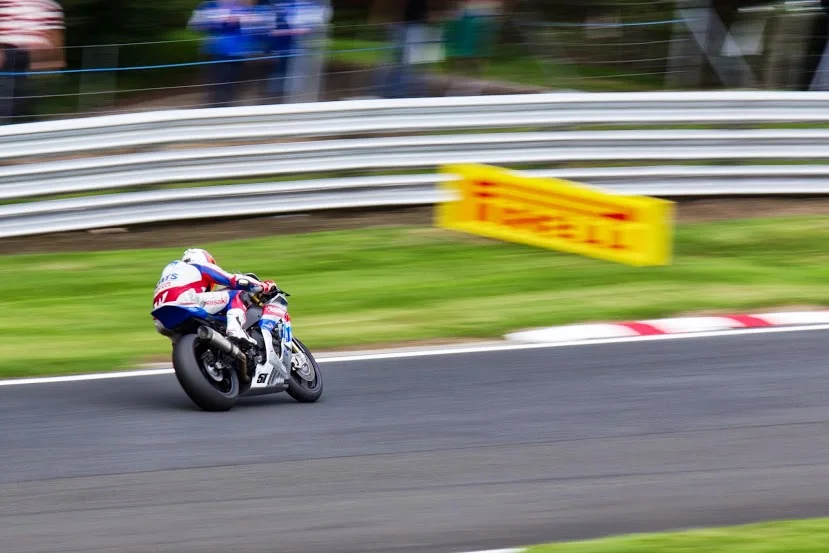 Oulton+Park+-+British+super+bikes-7.webp
