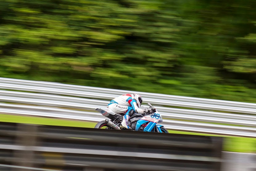 Oulton+Park+-+British+super+bikes.jpg