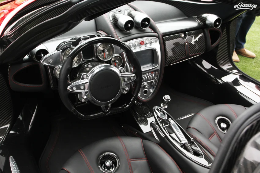 Pagani-Huayra-interior.webp