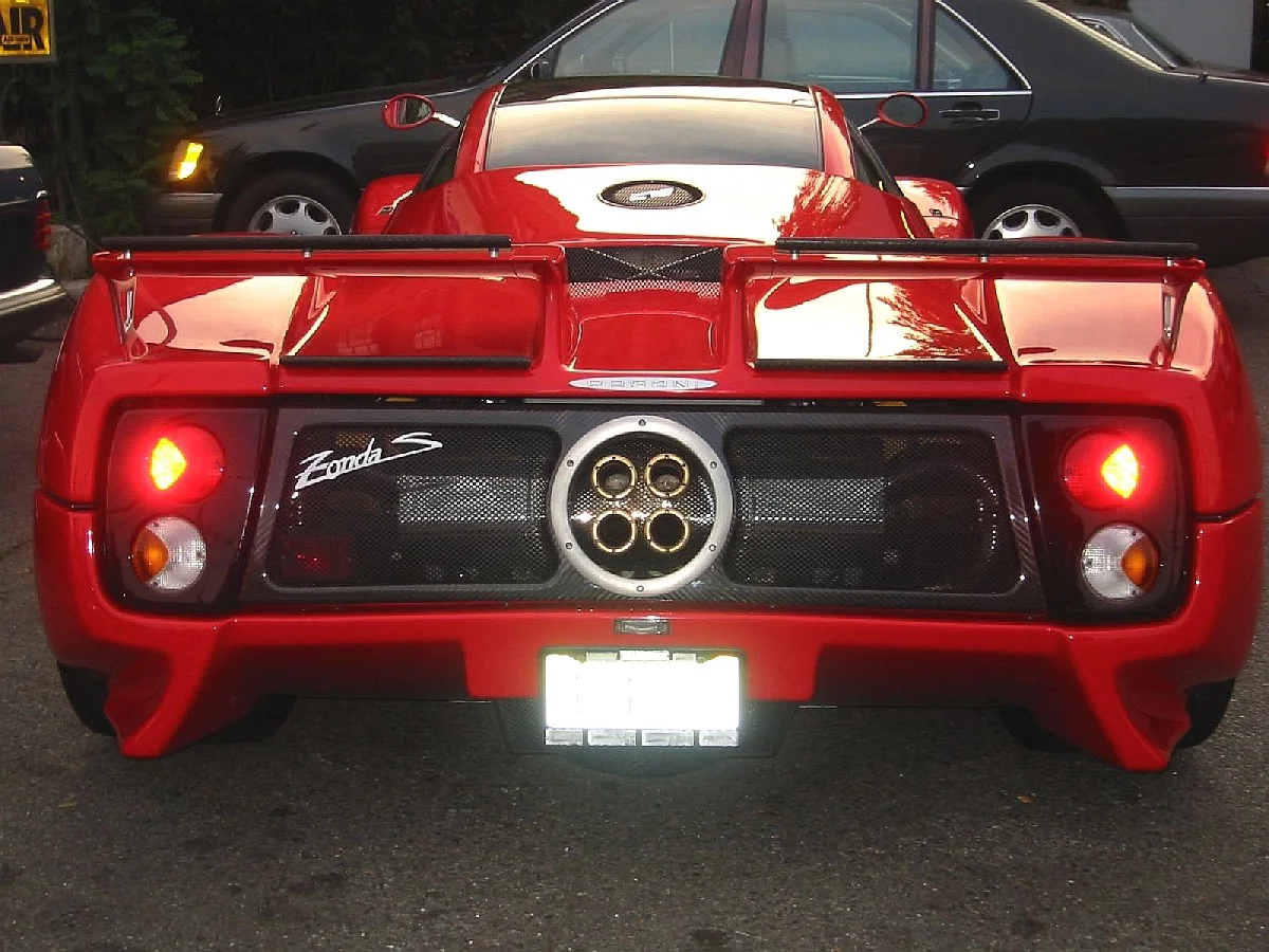 pagani_zonda_c12s_red_us_back_.webp