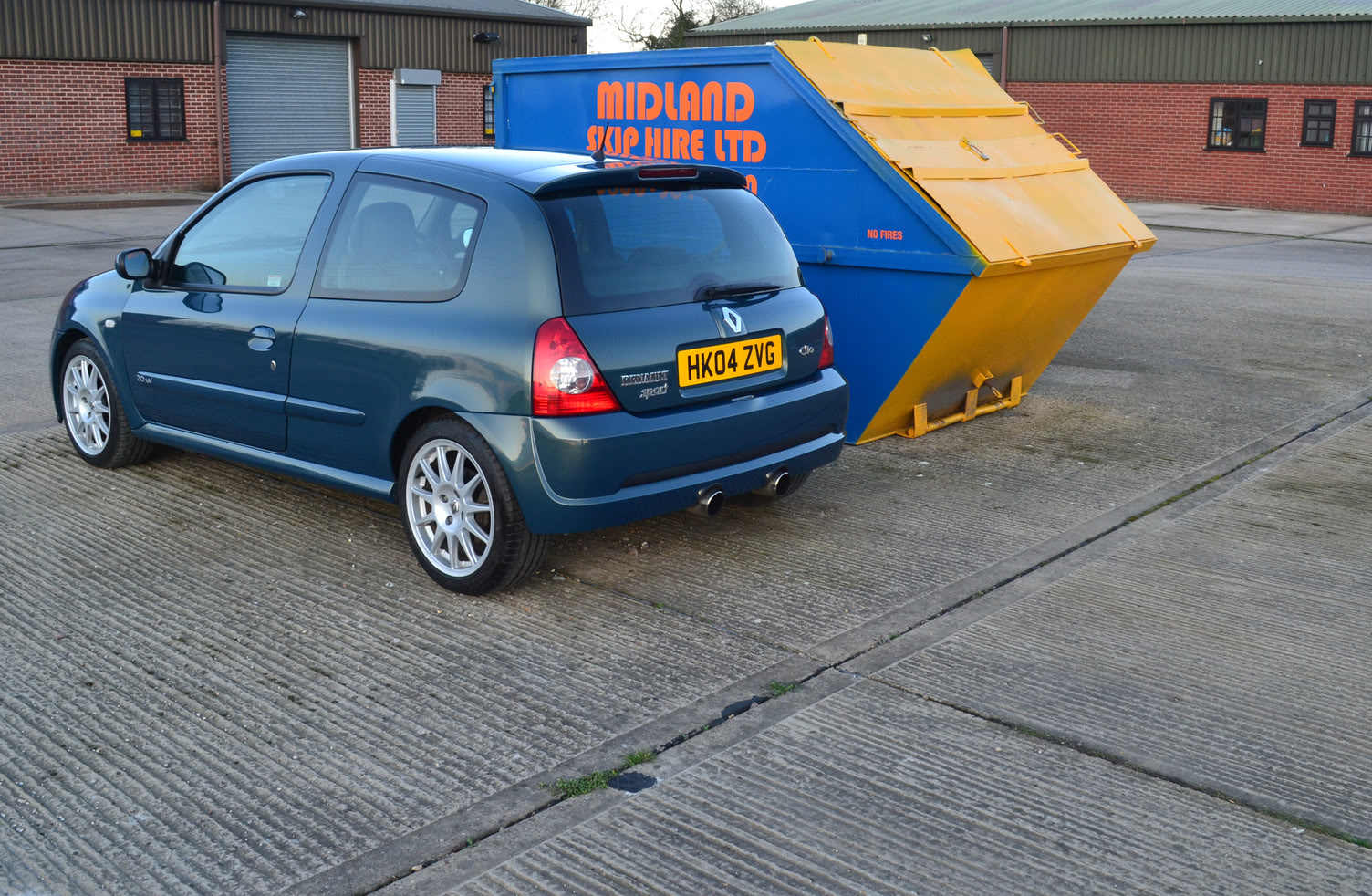 Petrolbluerear.jpg Petrolbluerear.jpg