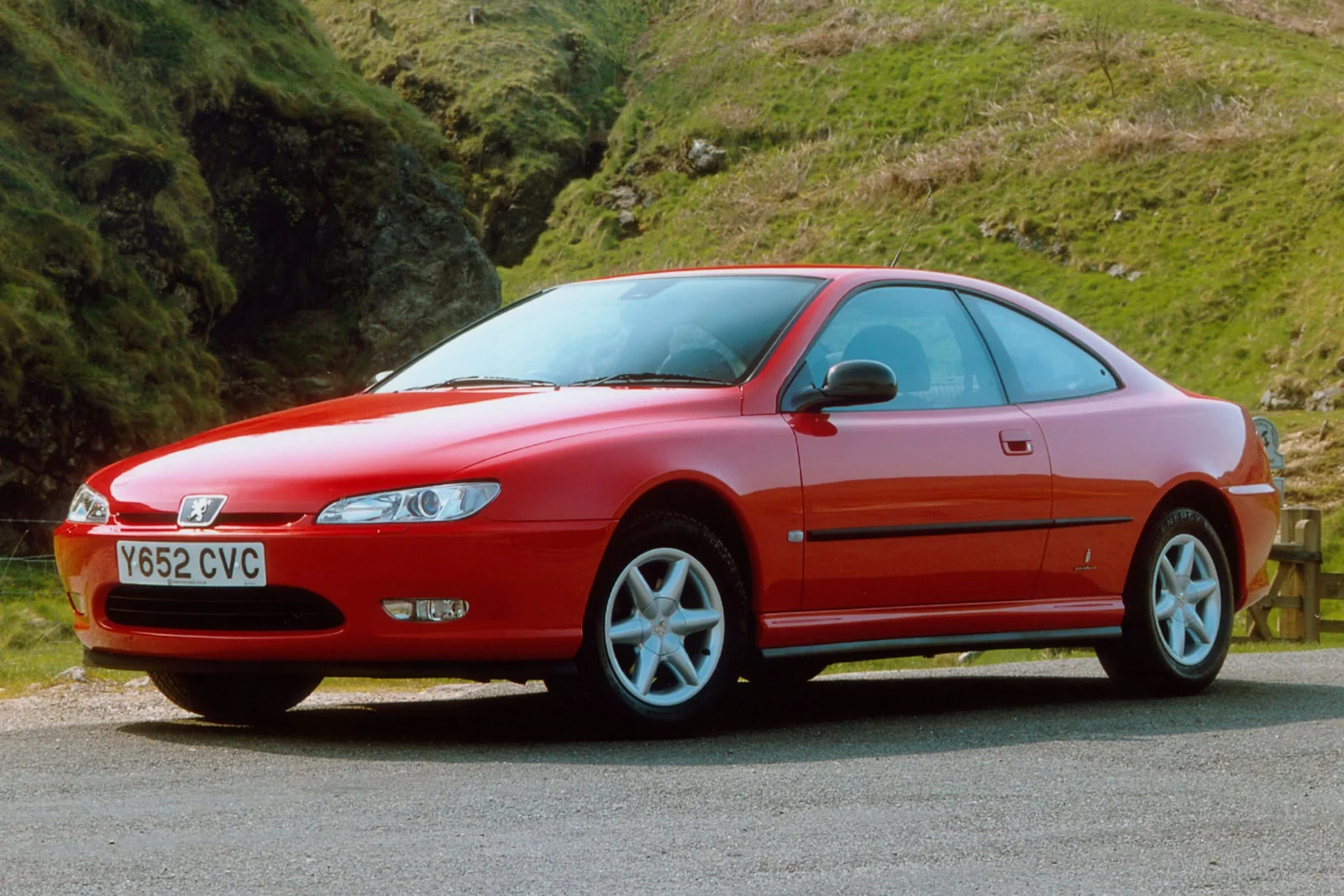 Peugeot-406-Coupe-4.webp