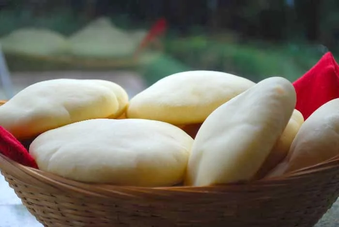 pita-bread-in-basket.webp