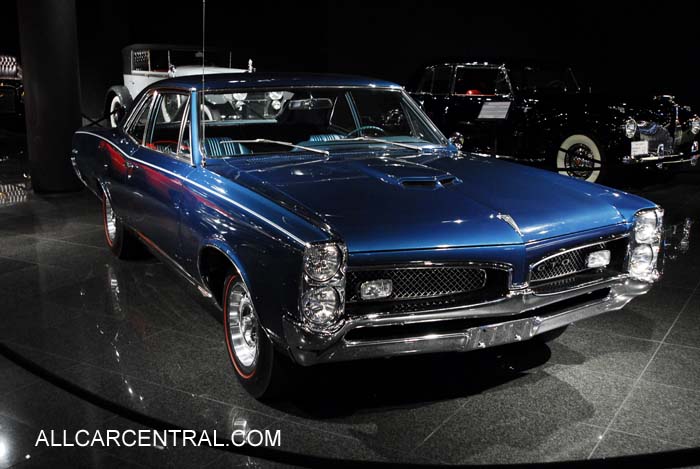 Pontiac_GTO_1967_BHA0142_Blackhawk_MU_2-2011.jpg