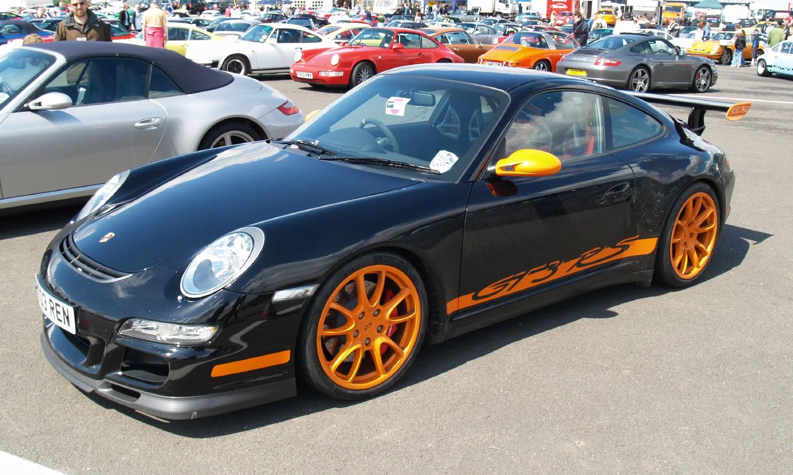 Porsche_997_GT3_RS_coup%C3%A9_black_orange_RHD.webp