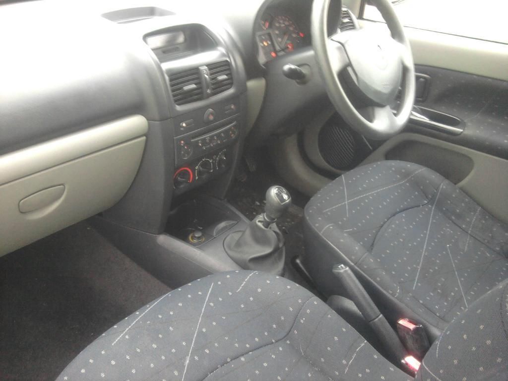 postadsuk.com-7-november-2001-renault-clio-1-2-16v-expression-mot-d-7-12-15-excellent-condition.jpg