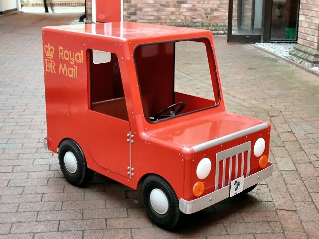 postman-pat-pedal-car-lg.webp