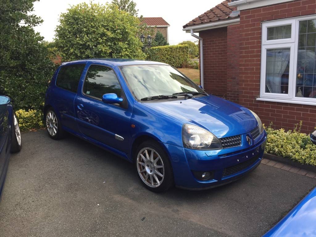 Lot 65 - 2003 Renault Clio II RS 172 Cup