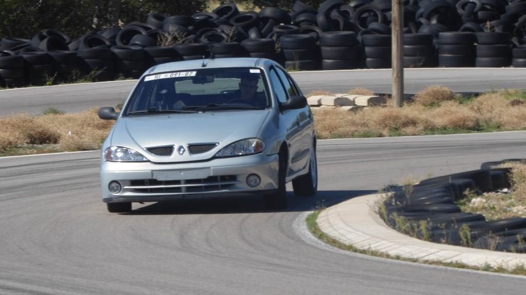 R6zt1vSh.jpg