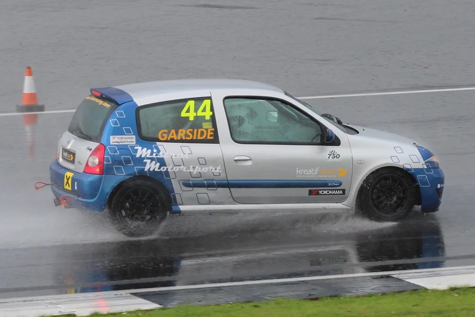Race2SideSpray.webp