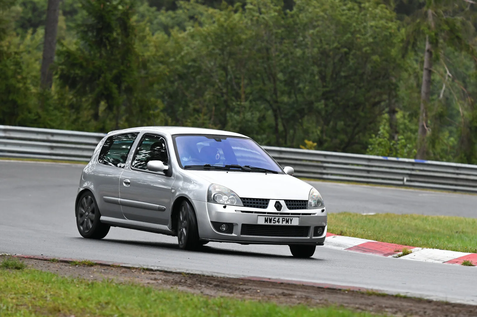 racetracker_7418755_110733.webp