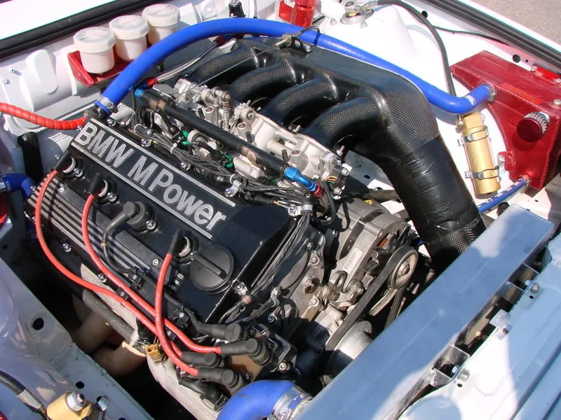 rallycarinterior011.webp