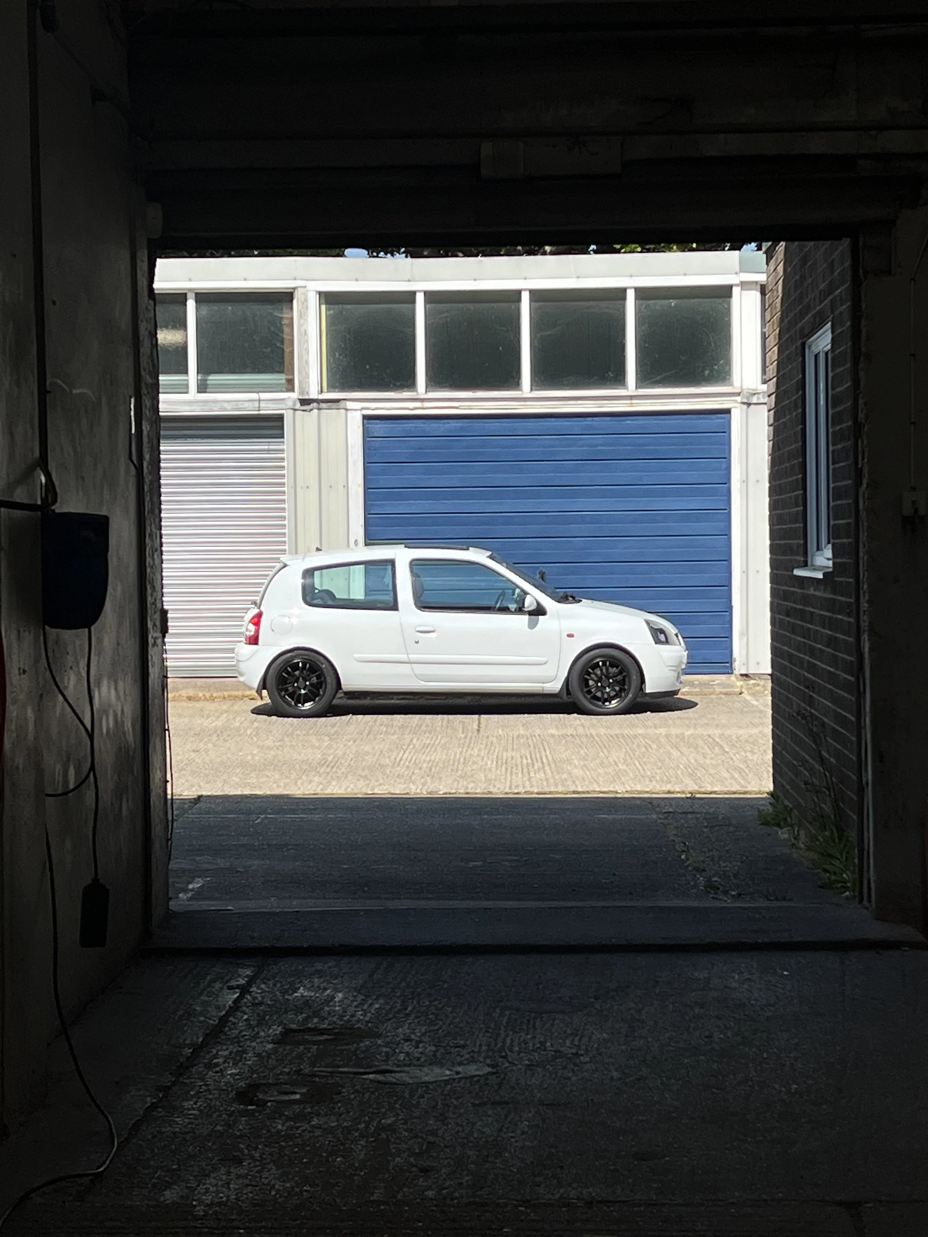 Rclio side2.webp