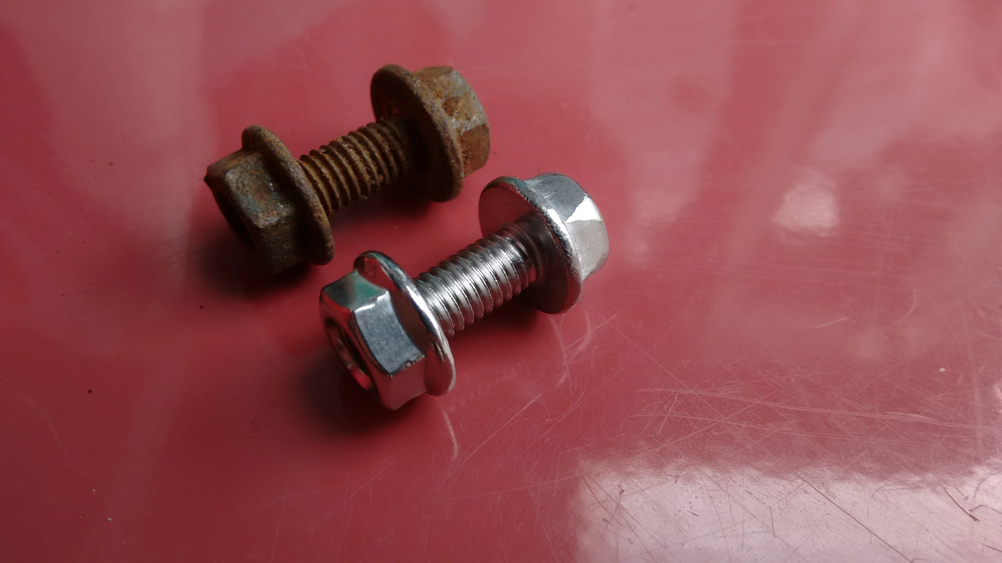 Rear bumper bolts comparison.webp