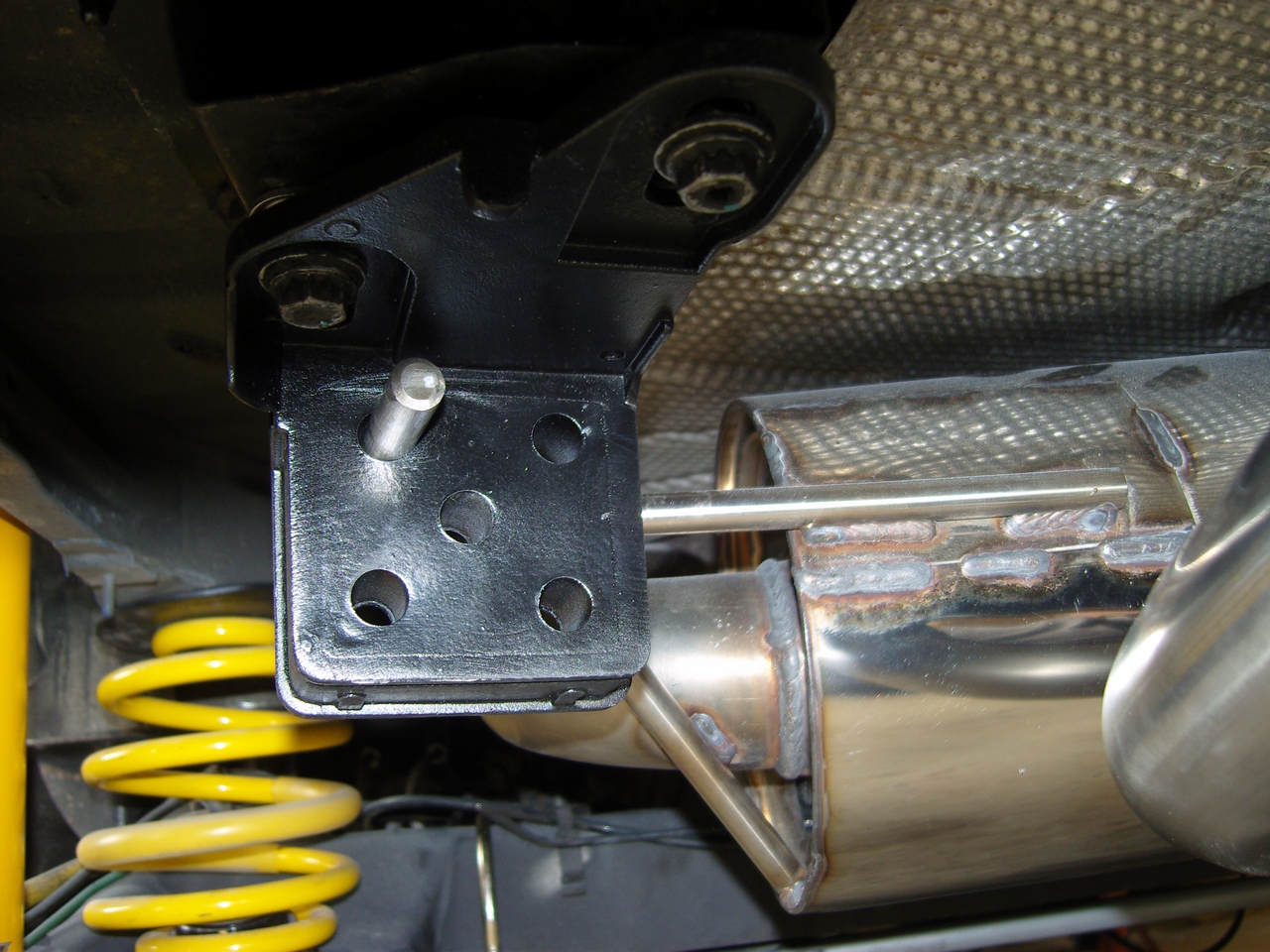 rear_exhaust_hangers_fitted2.jpg