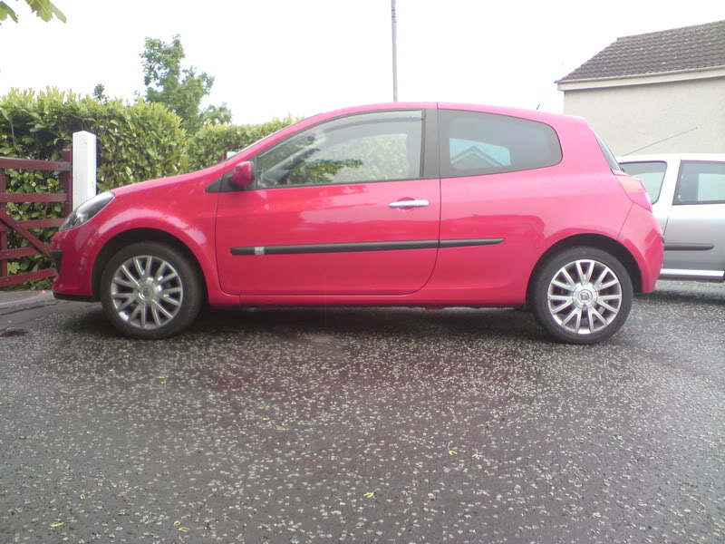 RedClio.jpg RedClio.jpg