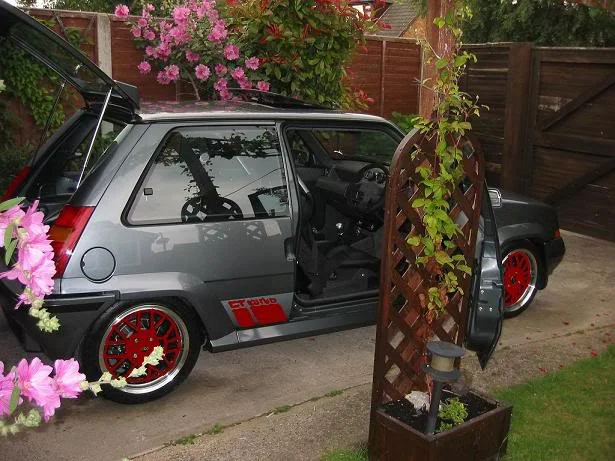 redwheelsanddecals1.webp