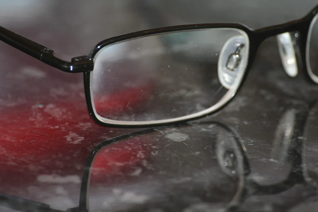 reflection_glasses.webp