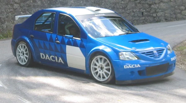 renault%20logan%20S2000.webp