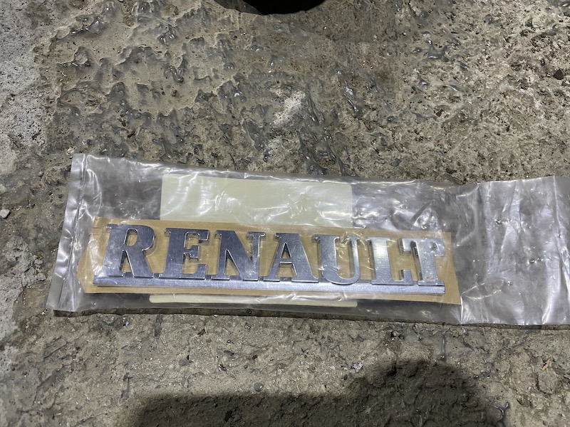 Renault Badge.JPG