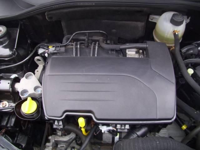 renault-clio-14-16v-05.jpg