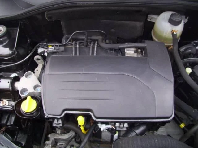 renault-clio-14-16v-05.webp