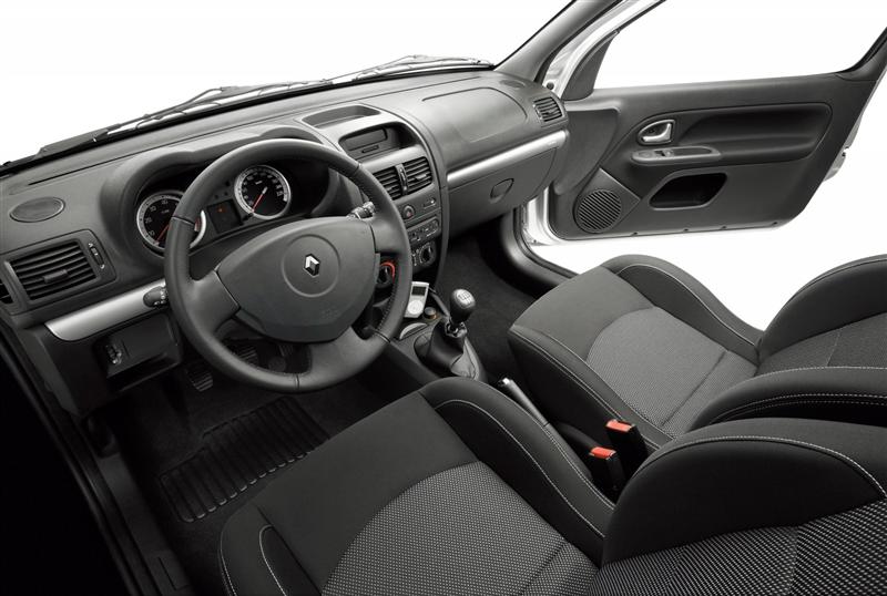 renault-clio-campus-06.jpg