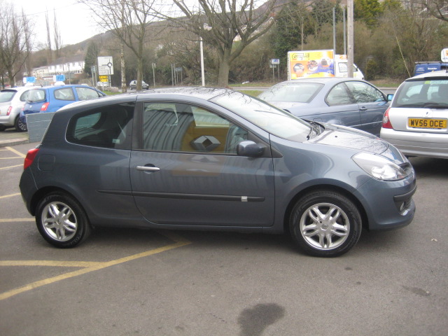 renault-clio-hatchback-petrol_9662932.jpg