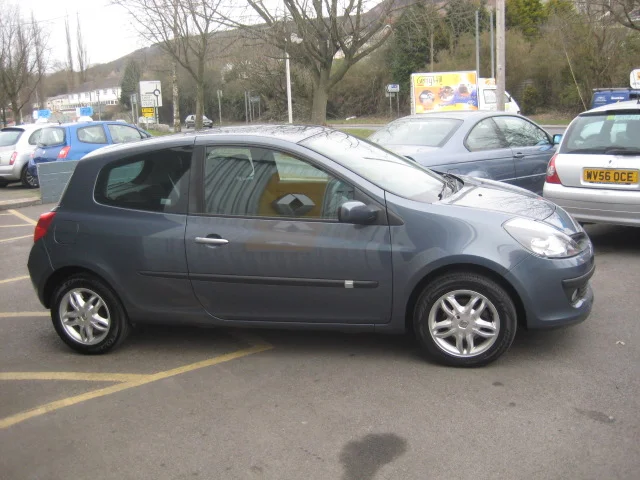 renault-clio-hatchback-petrol_9662932.webp