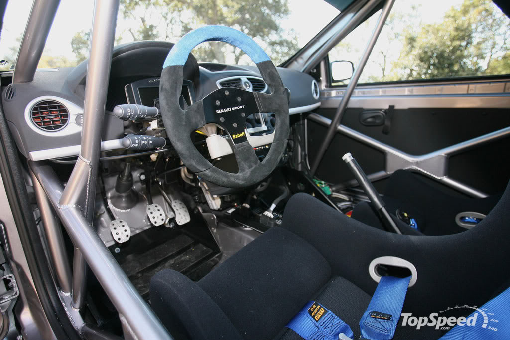 renault-clio-reveive-8w-1.jpg