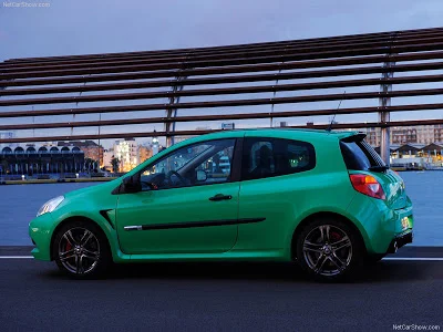Renault-Clio_RS_2010_800x600_wallpaper_04.webp