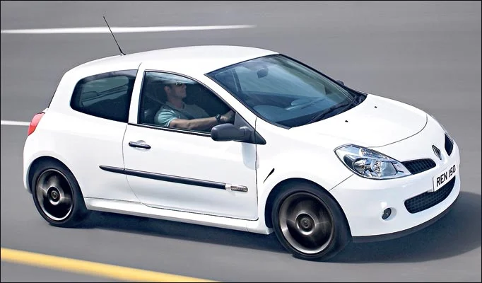 renault-clio_white_3.webp