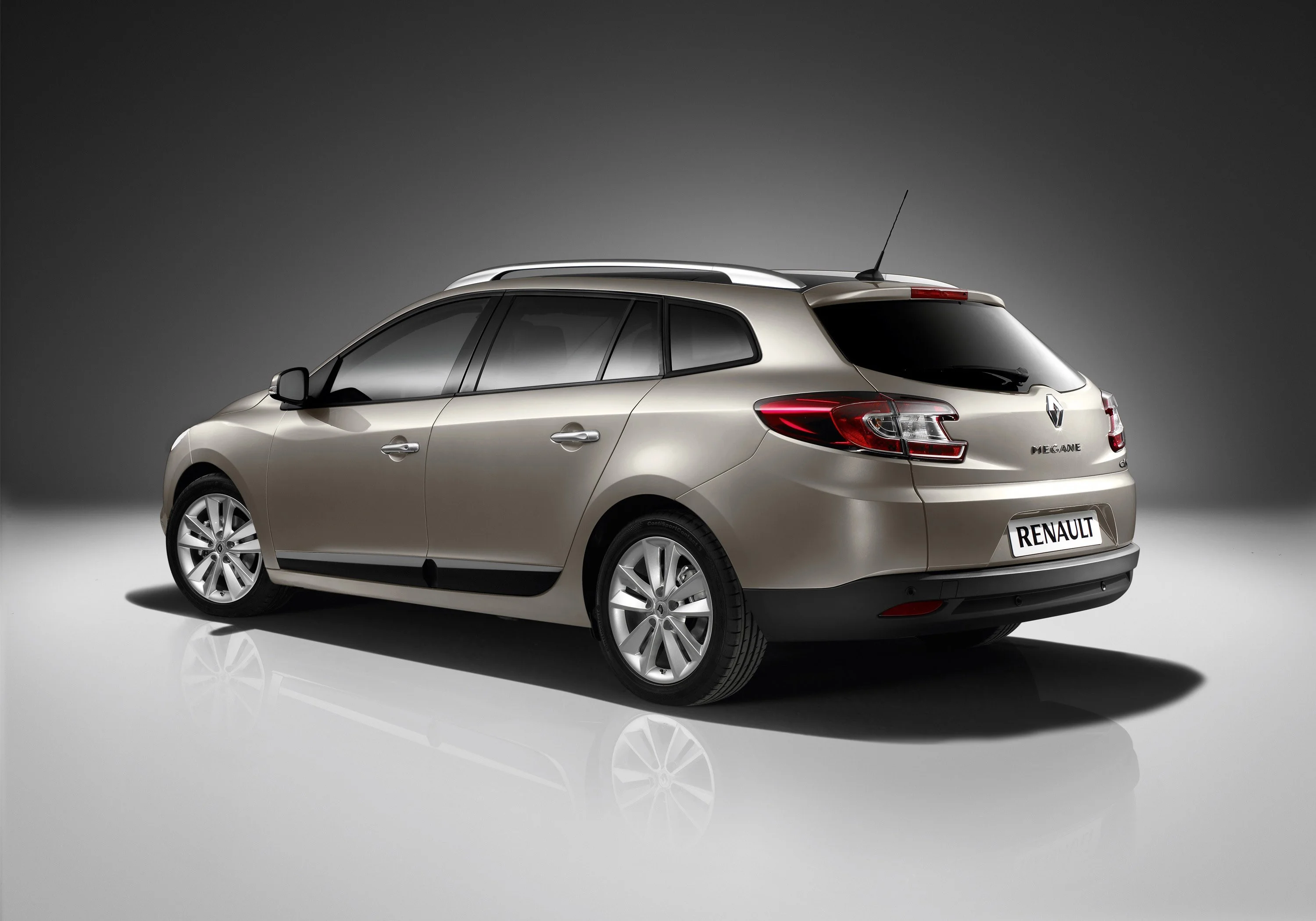 renault-megane-sport-tourer-02.webp