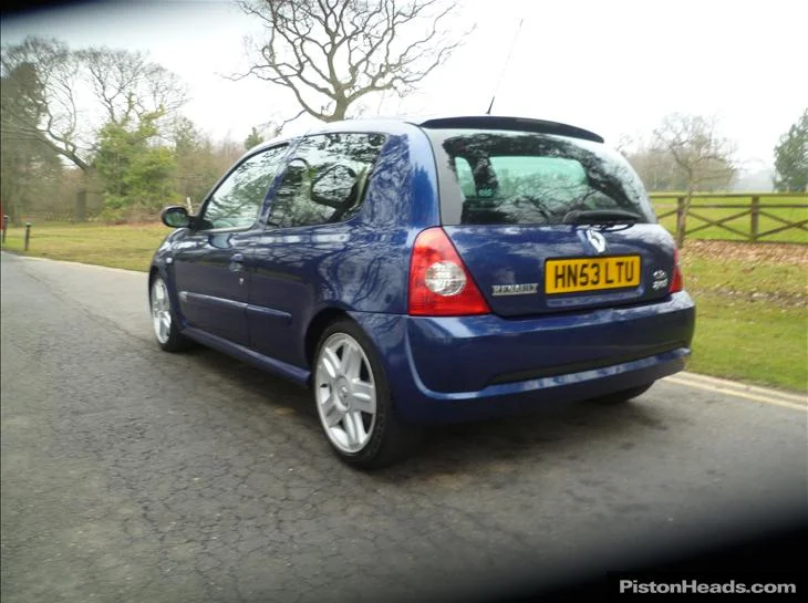 renault-renaultsport-clio-renaultsport-172-16v-S362089-2_zpsed1d31e4.webp