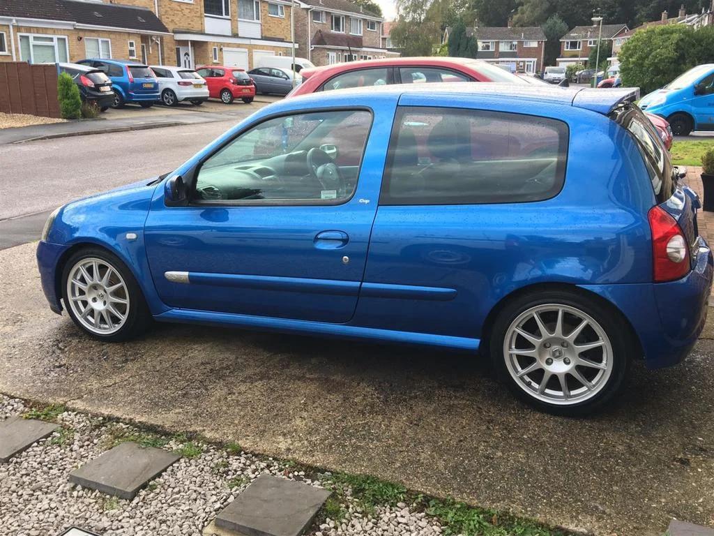 renault-renaultsport-clio-renaultsport-172-cup-16v-S2848015-2_zpsuth77cfa.webp