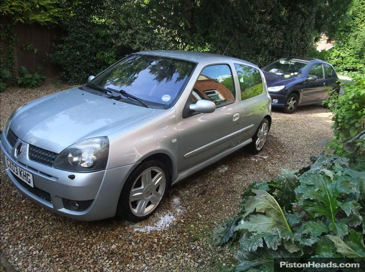 renault-renaultsport-clio-renaultsport-172-cup-16v-S643049-6clio3_zps03ad5c81.webp